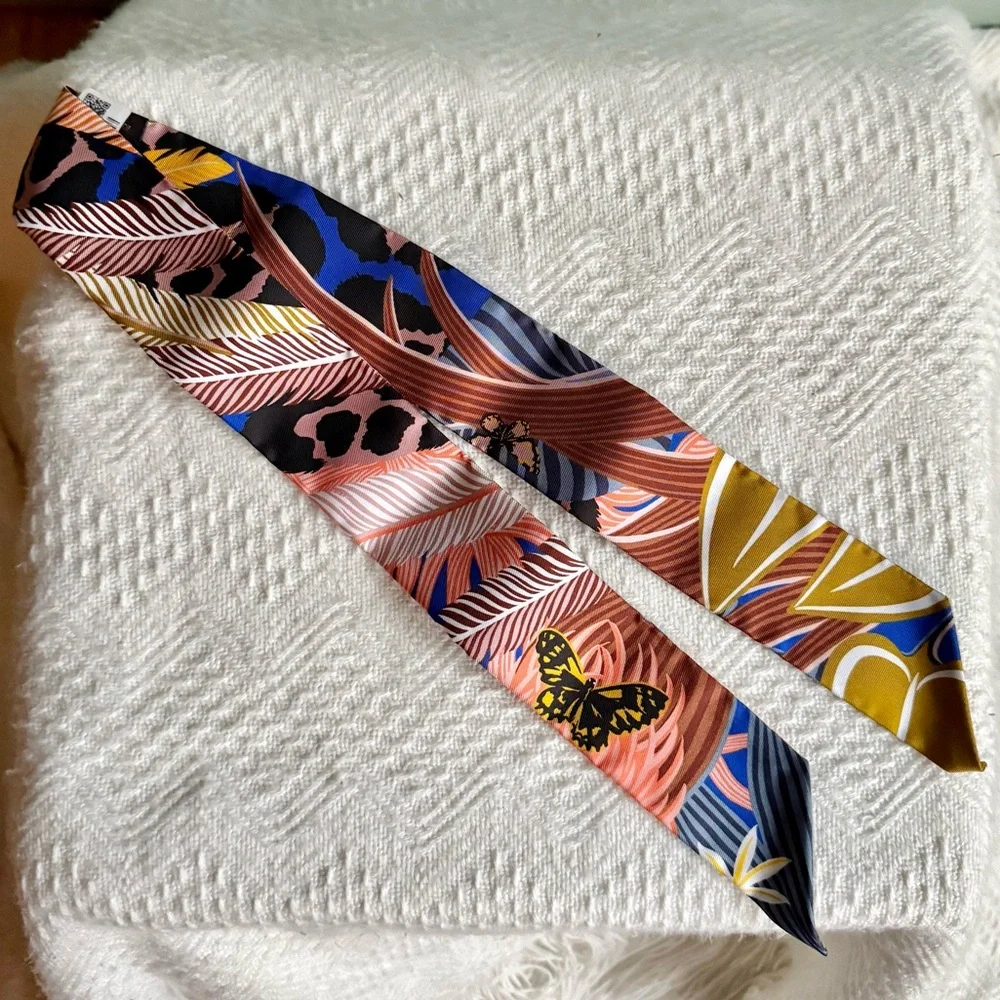 NWT Hermes Silk Jaguar Quetzal Twilly Bleu Roy Brun Saumon - Picture 3 of 11